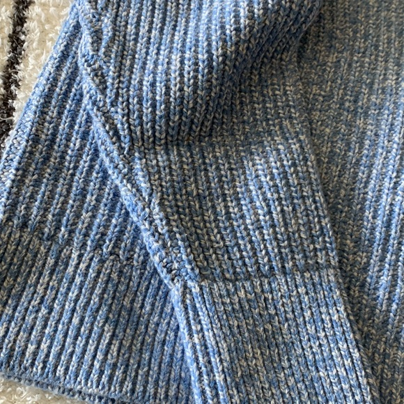 Beautiful thick knit sweater from Banana Republic - Picture 4 of 5